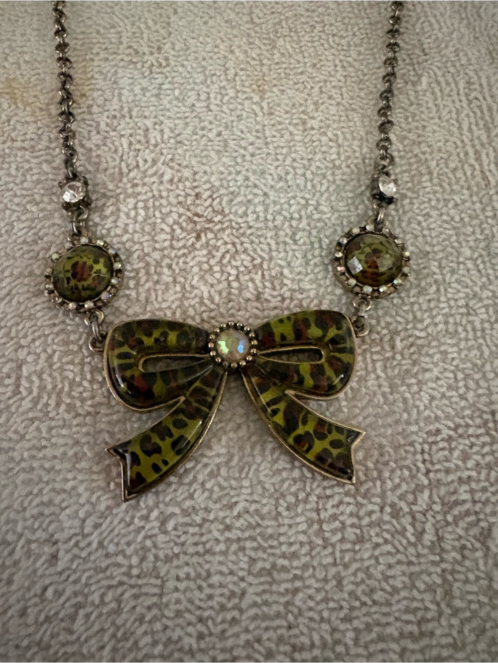 Betsey Johnson Green Leopard Bow Pendant Necklace